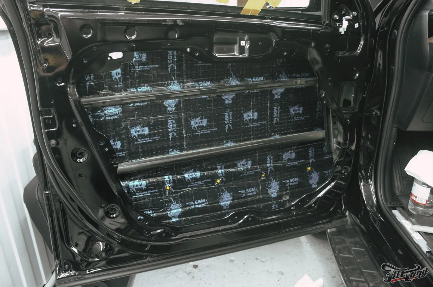 Большой проект для семейного автомобиля Kia Carnival, часть 1: комплексная шумоизоляция, новая акустическая система и дополнительное оборудование